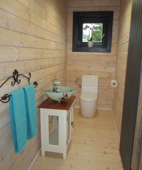 Blockhütte beinhaltet ein separates WC im Harz